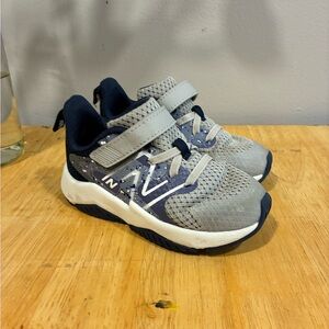 Rave run v2 new balance toddlers/ little kid size 8.5wide